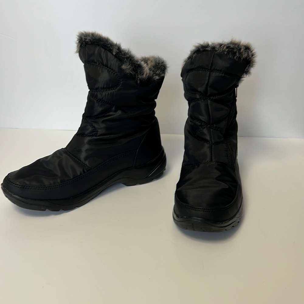 NWOT Henry Ferrara snow boots- fur lined